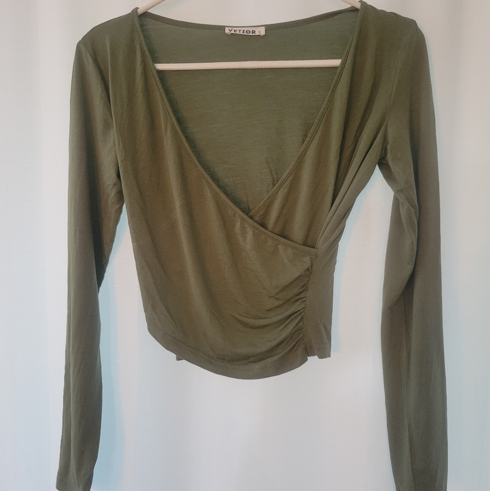 Vetiour Crop Long Sleeve